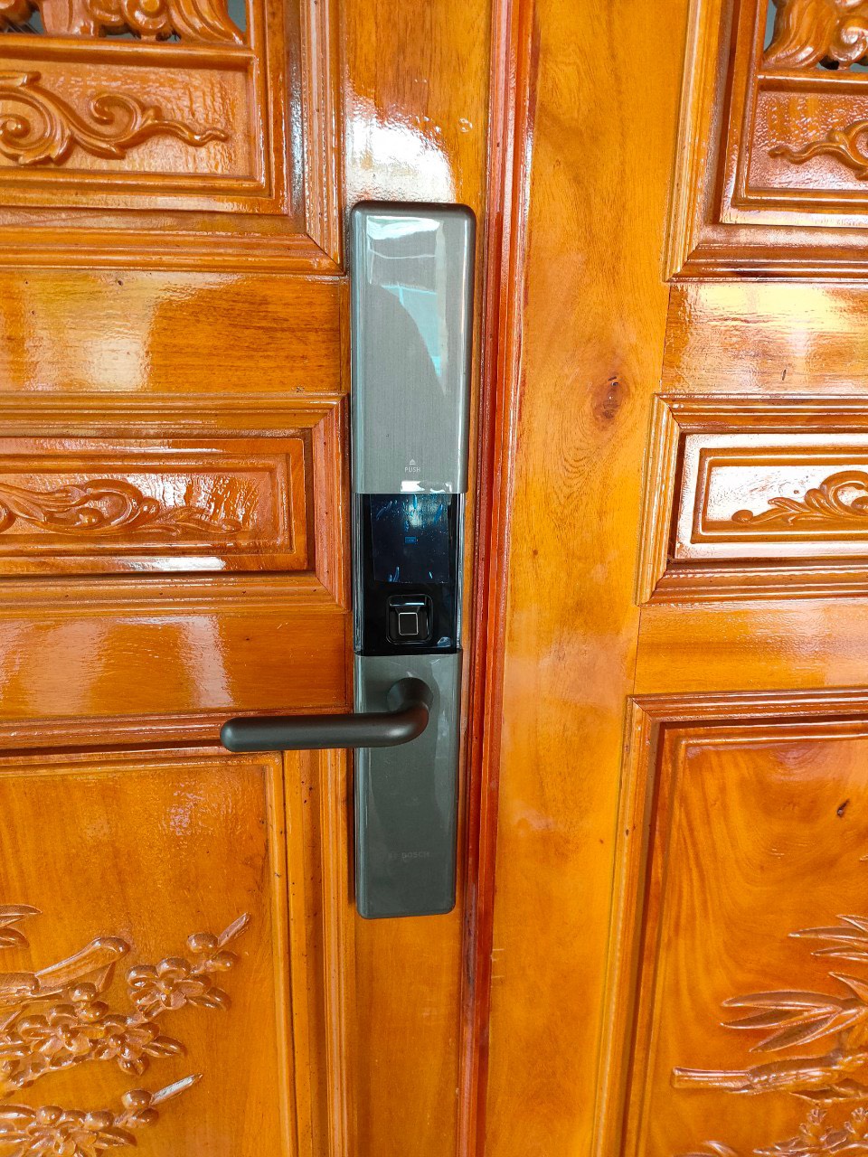 Khóa điện tử cửa gỗ Bosch ID80