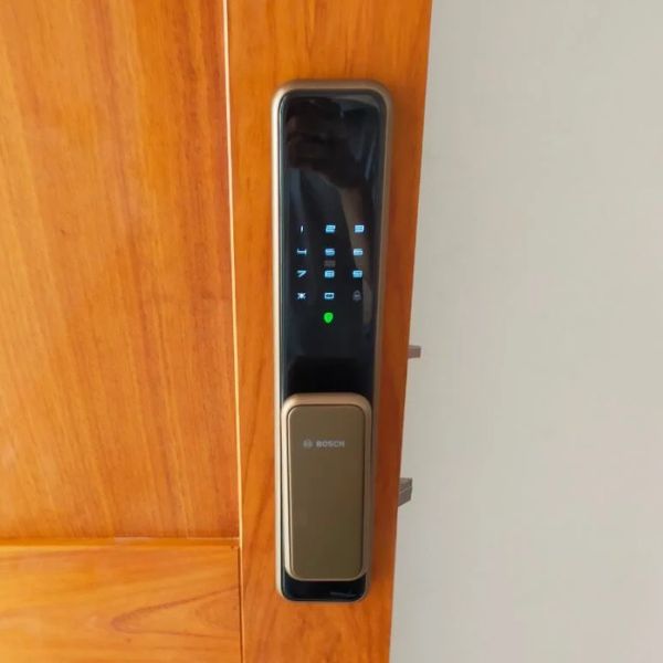 Hình ảnh thi công khóa vân tay Bosch EL600F