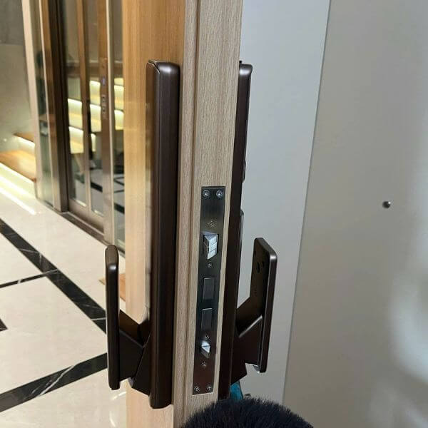 Thi công khóa điện tử Bosch FU750